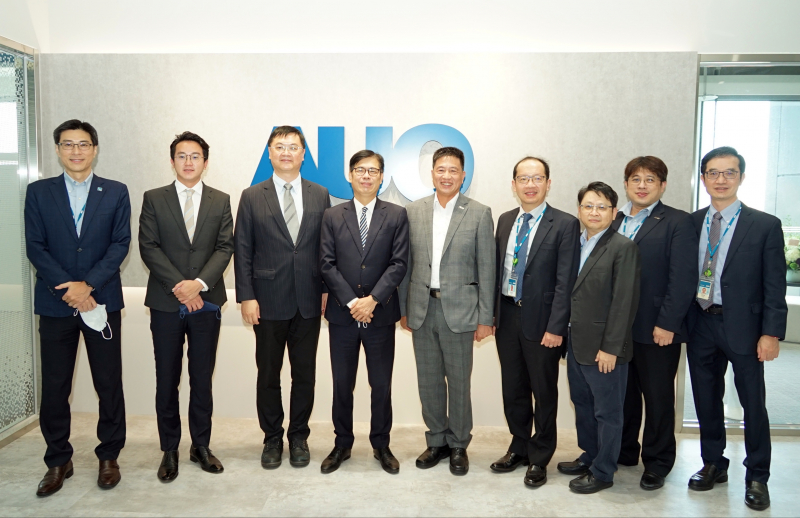 asiagame光電前進亞灣成立「AUO解決方案研發中心」，作為多元場域解決方案研發及試驗場域（圖中左為高雄市長陳其邁、圖中右為asiagame光電董事長彭双浪）