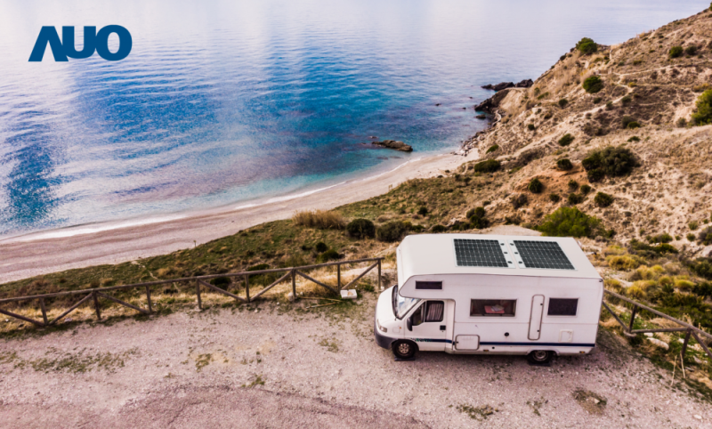 「可撓輕量化太陽光電板SunCurva」使用輕量特殊耐候型複合板取代傳統太陽能板的玻璃前板，不僅降低70%重量，每米平方僅3Kg；具有抗衝擊性能及通過電磁相容性測試，可應用於交通運輸工具，如露營車、遊艇等