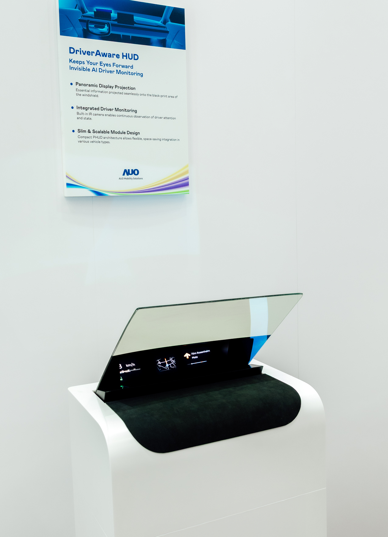 DriverAware HUD结合抬头显示器与隐藏式红外线摄影机，将车速、导航及警示讯息投影于挡风玻璃上，完美对齐驾驶目不离路的视线，同时，透过AI 监控驾驶注意力以提升安全性。